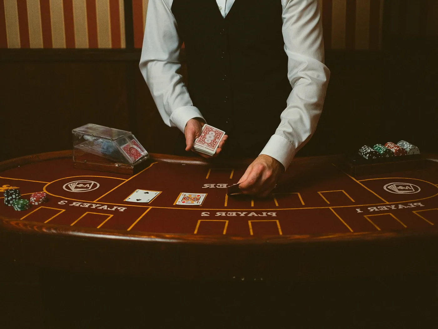 Cards dealt across a felt table at Coastlinero